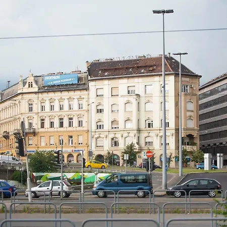Wiky's With 3bathrooms Apartment Budapest