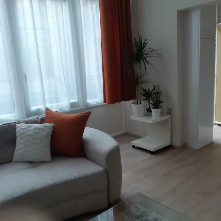 Apartment Modern, Quiet & Cozy In The Middle Of Downtown Near Danube At Fashion Street *