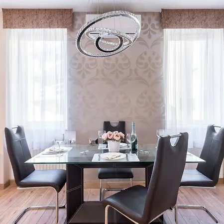 Raday Grand Deluxe Apartment