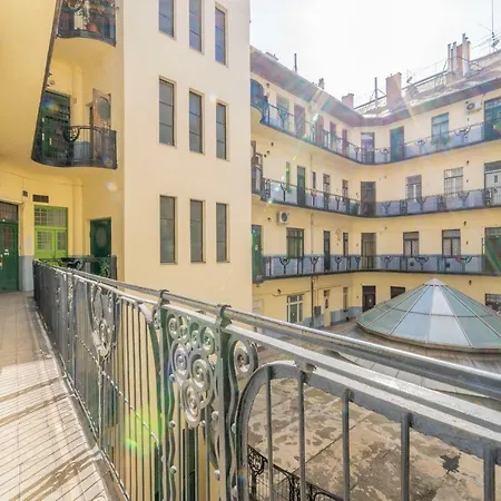 Urban Nest Synagouge * Budapest