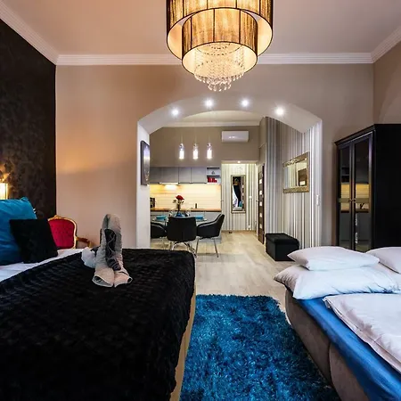 Center Of The Center, The Grand Deluxe Apartmán *
