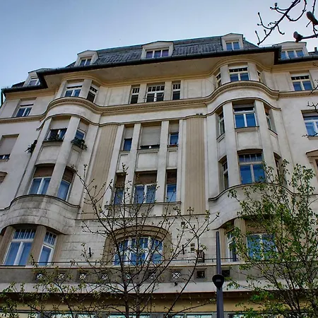 Deluxe In The Heart Of The * Budapest