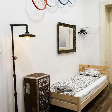 Cheerful And Cozy 2 Bedrooms 2 Bathrooms With Location Apartment