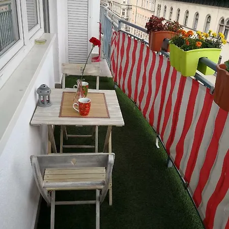 Apartman 1,5 Szobás Terasszal,közel A Széchenyi Fürdőhöz *