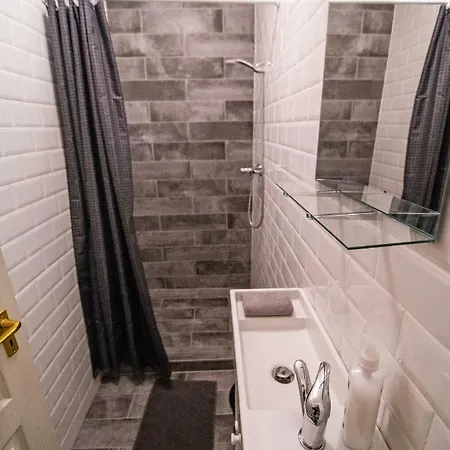 Cheerful And Cozy 2 Bedrooms 2 Bathrooms With Location Budapest