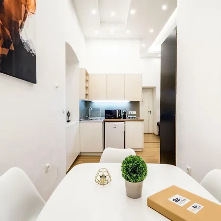 Hello Downtown - Movie Apartamento Budapest