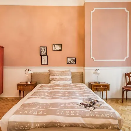 Maison Orange & Maison Rose *