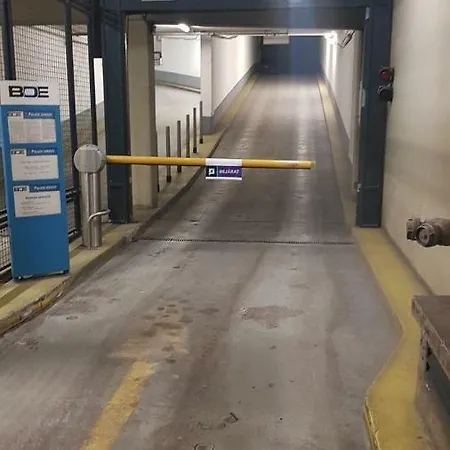 Free Garage!!! Downtown Near The New York Coffee House * Budapest