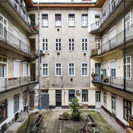 Apartment Bpr Bright Sapphire