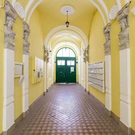 Vintage Style * Budapest