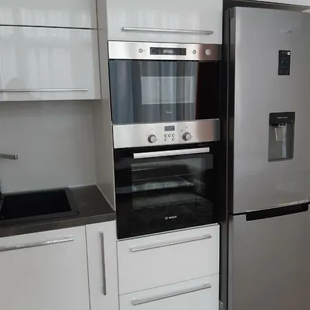 Apartment Modern, Quiet & Cozy In The Middle Of Downtown Near Danube At Fashion Street