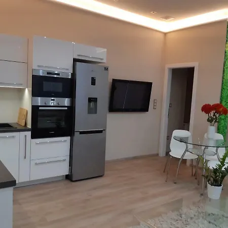 Apartment Modern, Quiet & Cozy In The Middle Of Downtown Near Danube At Fashion Street *