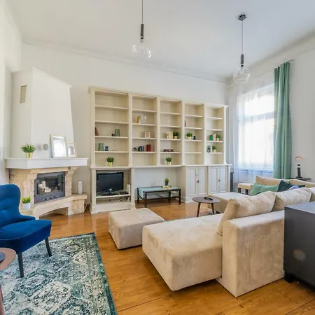 Bright Liszt Academy Apartment
