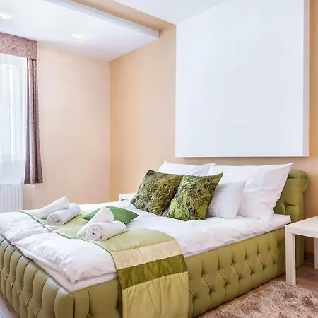Raday Grand Deluxe Apartment *