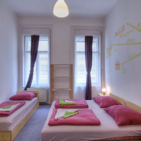 Opera Minihotel Hotel 2*