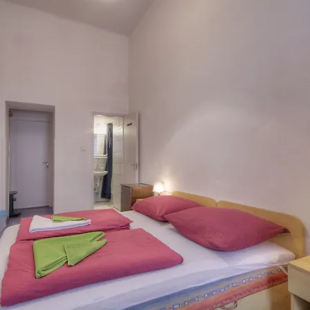 Opera Minihotel 2*