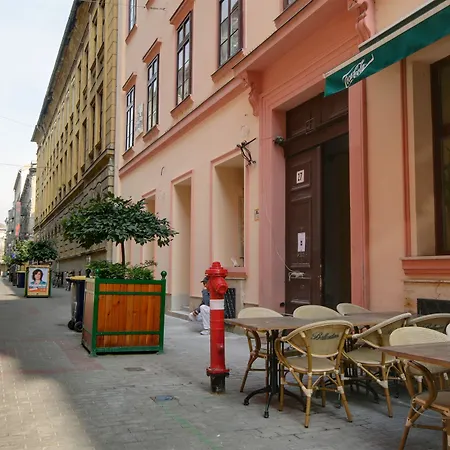 Opera Minihotel 2*