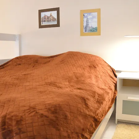 Inn Rbnb - Inner Iii. 3*