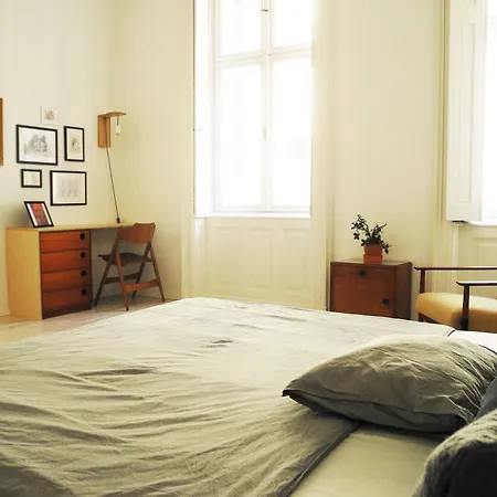Rbnb - Inner Iii. Inn 3*