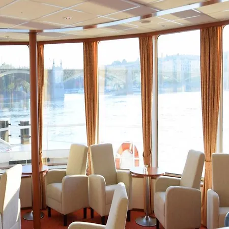 Onriver - Ms Maribelle Budapest