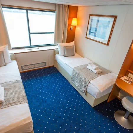 Onriver - Ms Maribelle Budapest