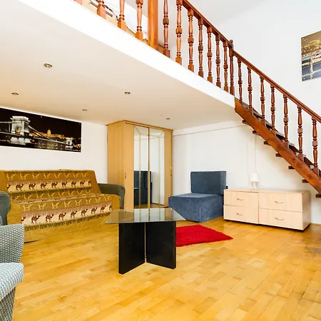 Opera Apartment *