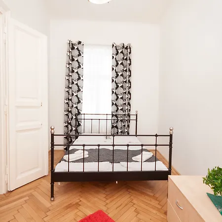 Apartment Centre Style *