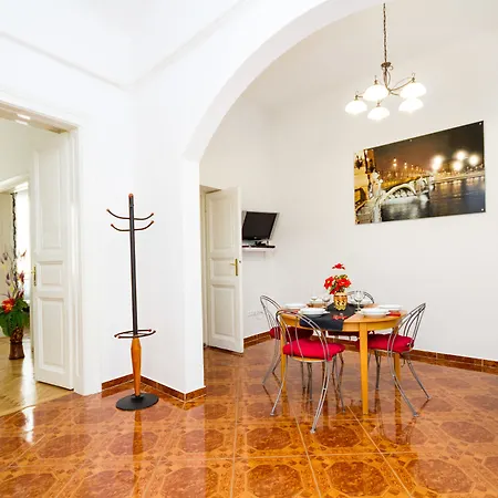 Apartment Centre Style *