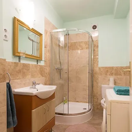 Greta Apartman