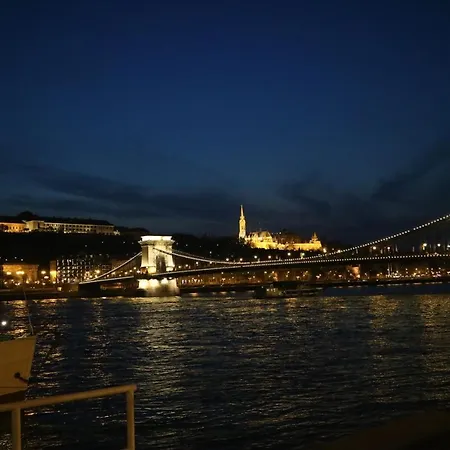 House4us.central Budapest.luxury Apartment. Deak Ferenc Ter