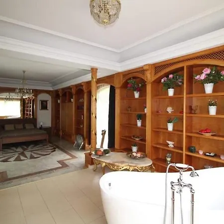 Villa St. Peter's With Swimming Pool *