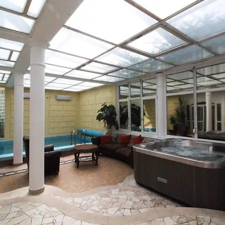 St. Peter's With Swimming Pool