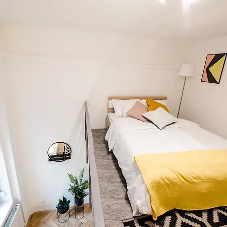 Rainbow Dream Apartment *