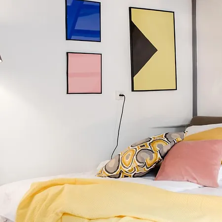 Rainbow Dream Apartment *