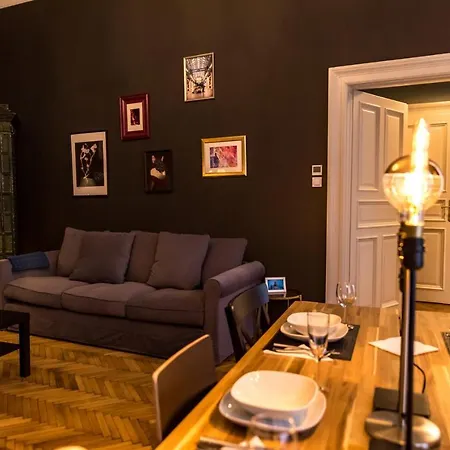 R38 - Artists Luxury Budapest