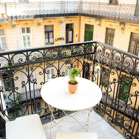 R38 - Artists Luxury Apartment Budapest