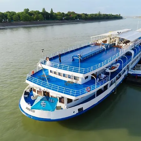 Fortuna Boat Botel 3*