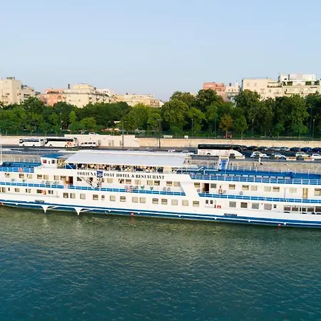 Fortuna Boat Botel Budapest