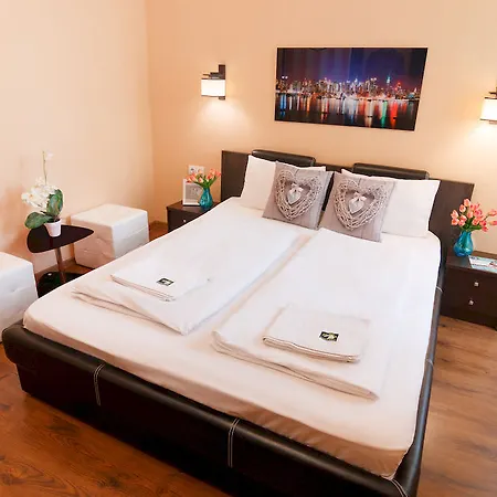 Full Moon Hotel 3*