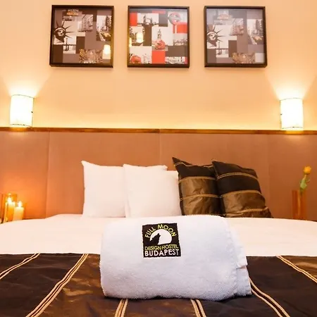 Full Moon Hotel 3*