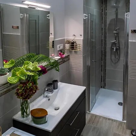 Mira Luxury Apartment *