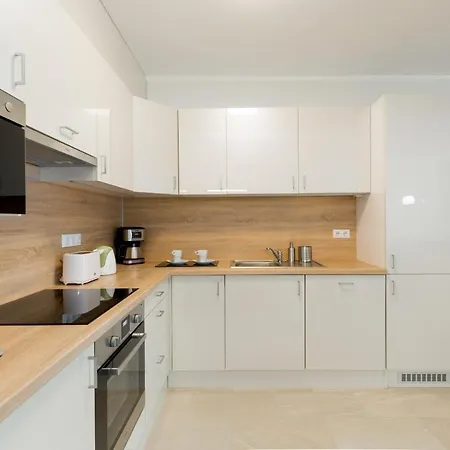 Downtown Residences - Ac,elevator,terrace Apartament