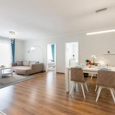 Downtown Residences - Ac,elevator,terrace Apartament