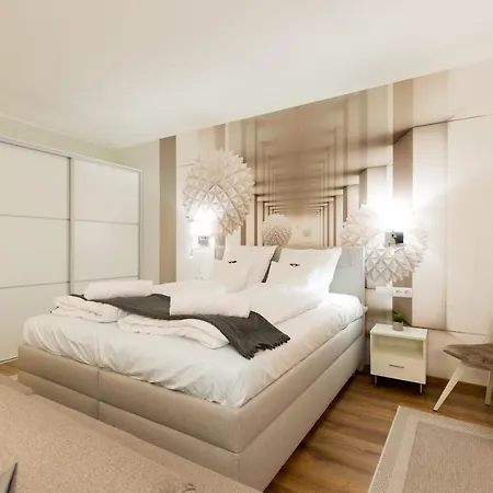 Downtown Residences - Ac,elevator,terrace Apartament *