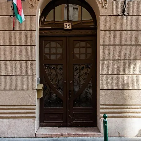 Apartment Opera With Free Parking, 2br2ba, Ac Budapest