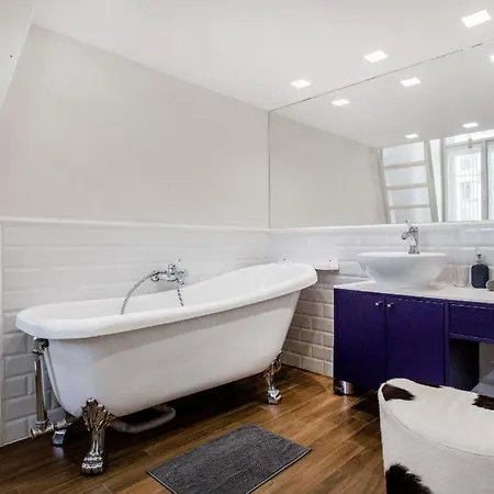 Opera With Free Parking, 2br2ba, Ac Budapest