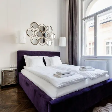 Apartment Opera With Free Parking, 2br2ba, Ac