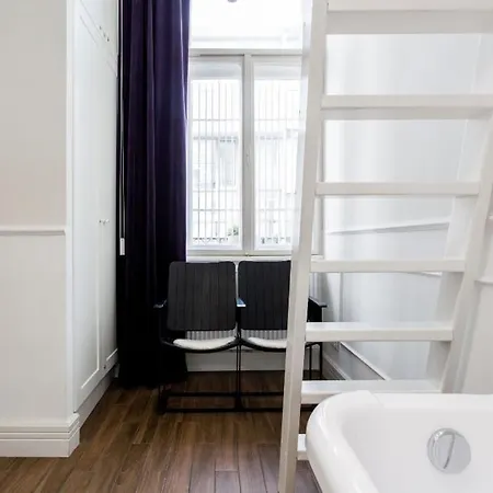 Apartment Opera With Free Parking, 2br2ba, Ac Budapest