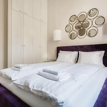 Apartment Opera With Free Parking, 2br2ba, Ac