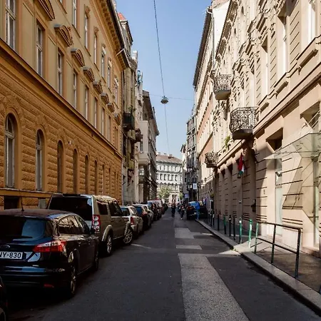 Opera With Free Parking, 2br2ba, Ac *